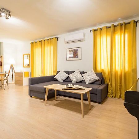 Downtown Urban Flat For 4 People In Plaka Apartamento Atenas Exterior foto