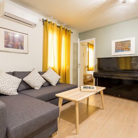 Downtown Urban Flat For 4 People In Plaka Apartamento Atenas Exterior foto