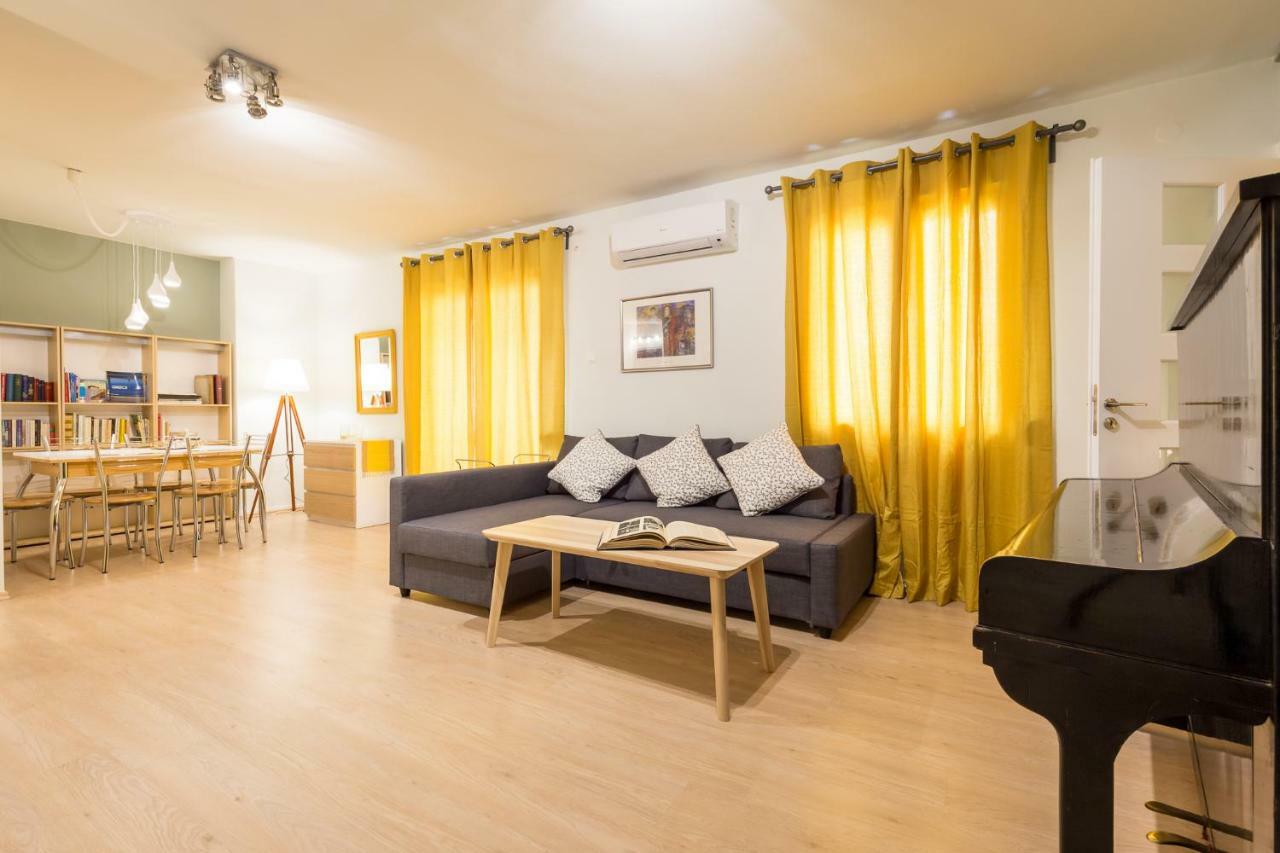 Downtown Urban Flat For 4 People In Plaka Apartamento Atenas Exterior foto