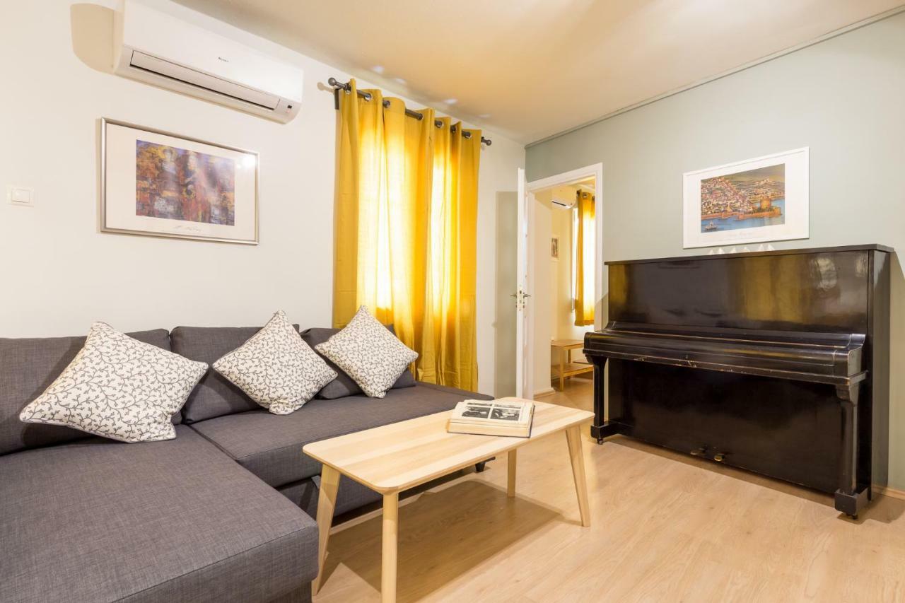 Downtown Urban Flat For 4 People In Plaka Apartamento Atenas Exterior foto